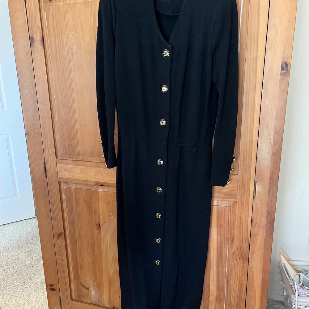 1990s vintage St John Knit. Beautiful gold button down the v neck front